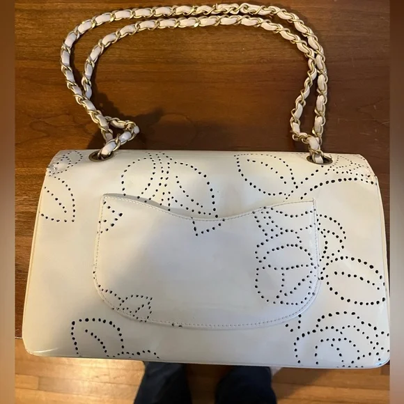 🌸 Chanel Medium Classic Flap - Camelia Ivory Patent Leather 🌸 - Picture 6 of 13